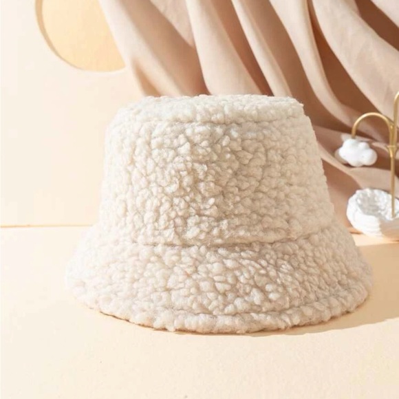 Chic Beige Teddy Sherpa Bucket Hat OS New - Picture 3 of 3